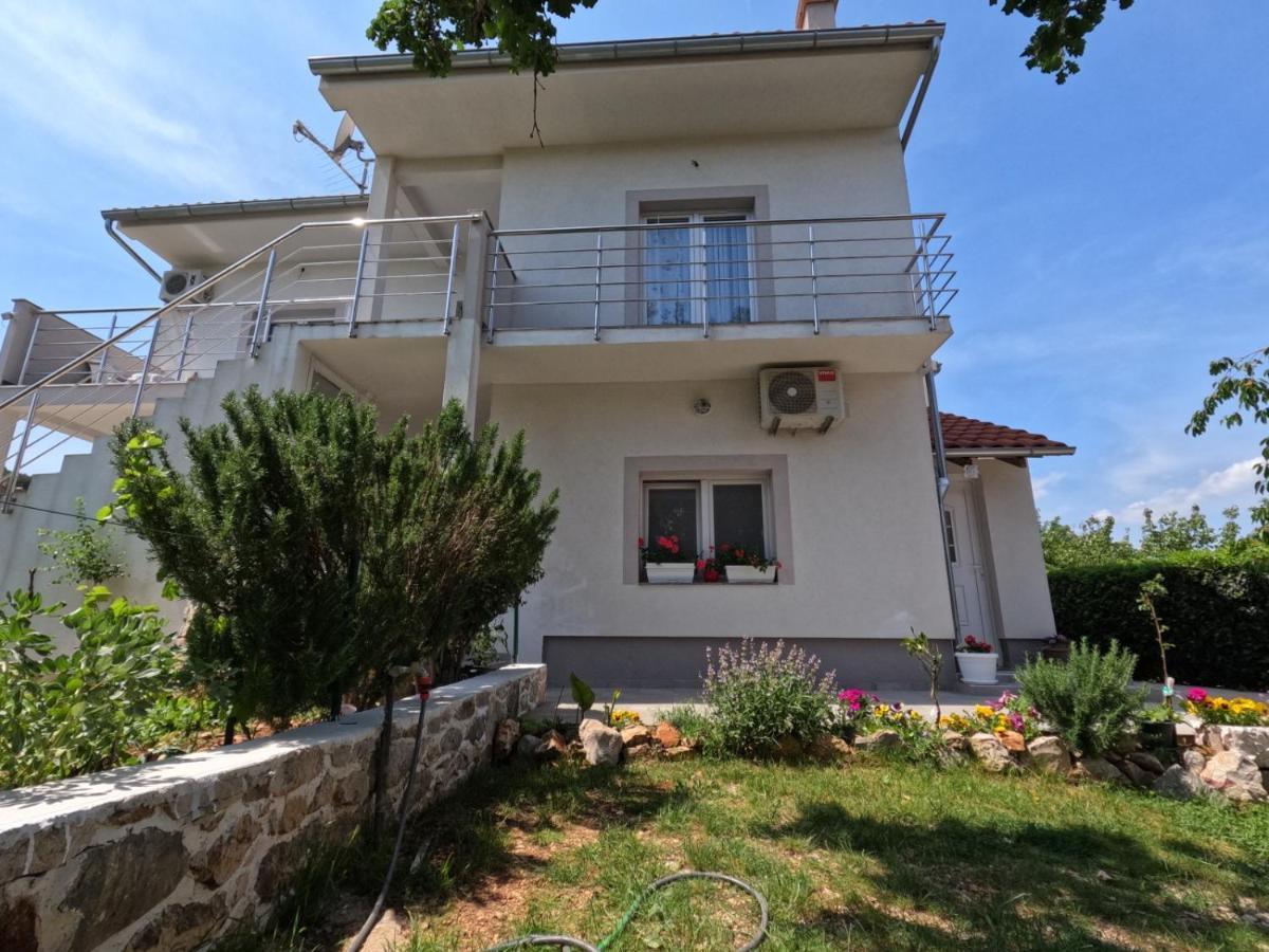 שיבניק Apartmani Lena מראה חיצוני תמונה