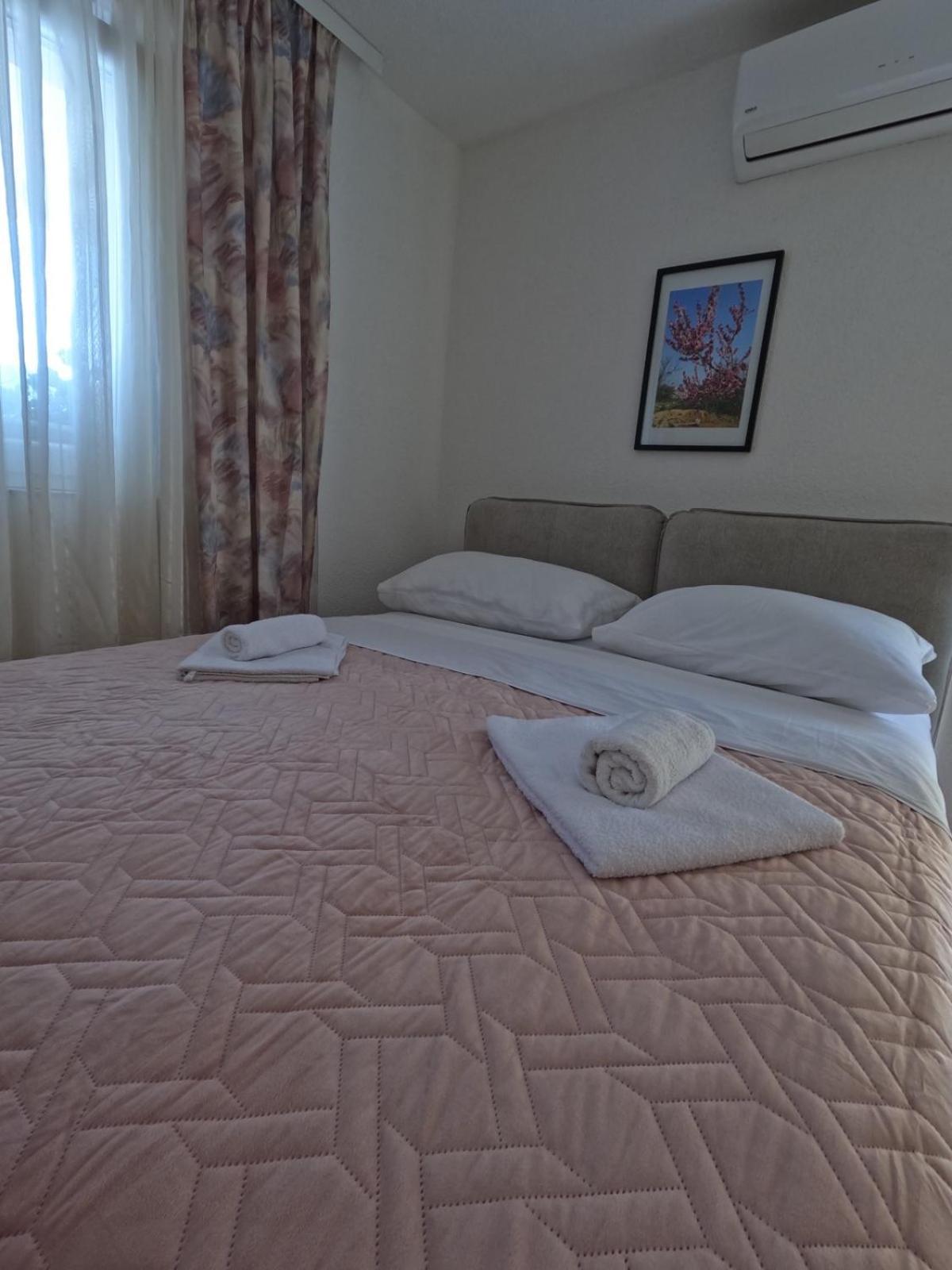 שיבניק Apartmani Lena מראה חיצוני תמונה